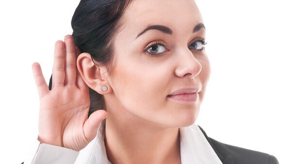 Lắng nghe sẽ giúp khách hàng khó tính bớt căng thẳng và dễ chịu hơn
