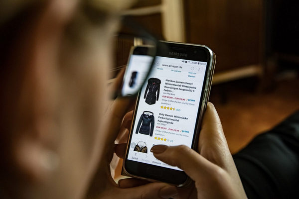 Kinh doanh thời trang mua bán online